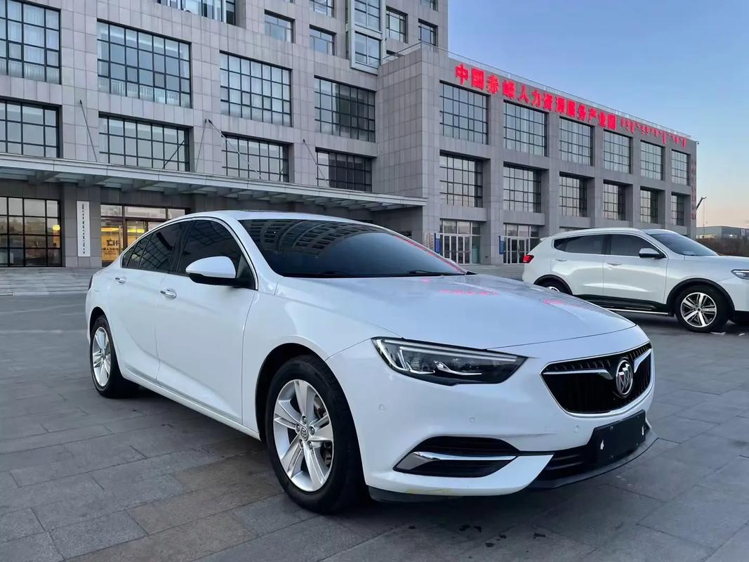 君威2017豪华版(君威2017款20t尊贵型)