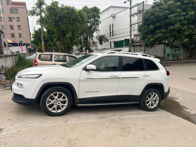 吉普自由光优越版价格,吉普自由光卓越版